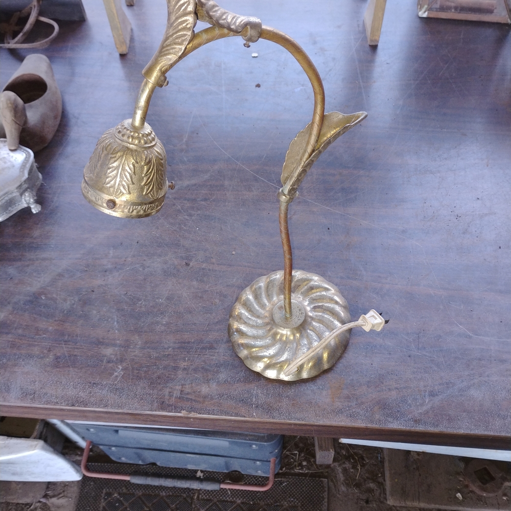 Vintage Gold Table Lamp with Leaf Design